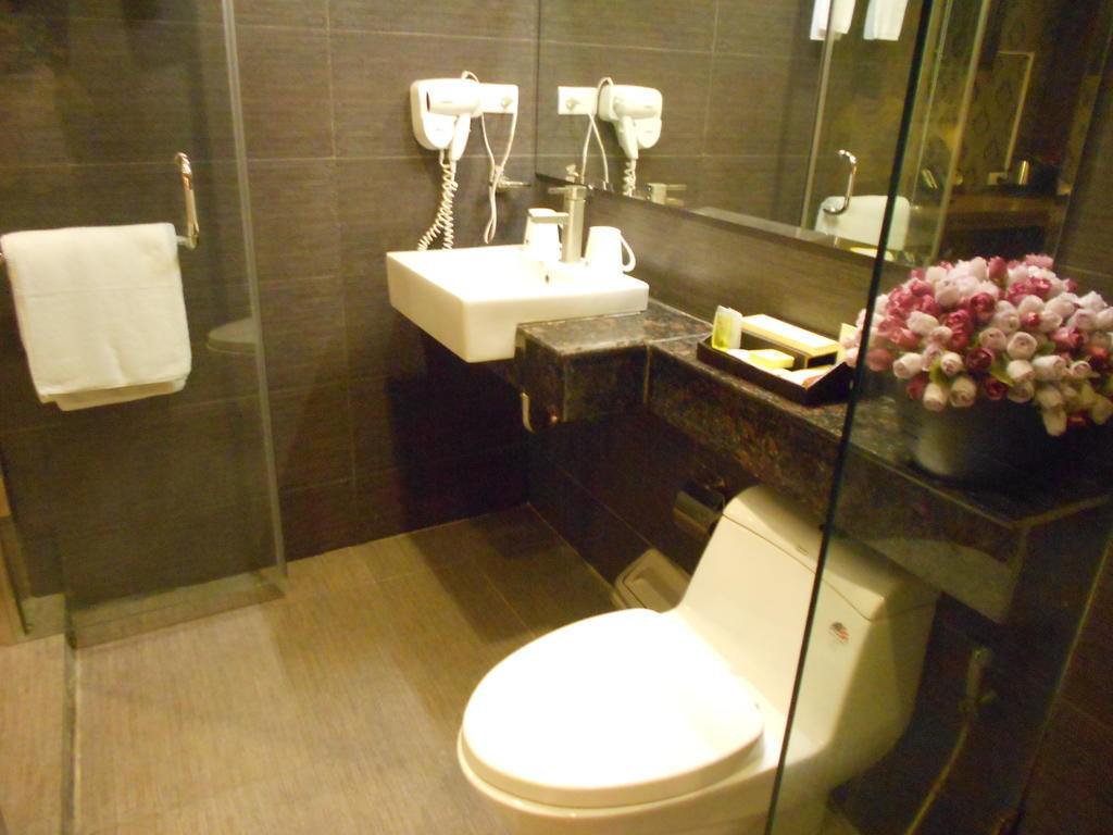 Venus Hotel Ханой Экстерьер фото